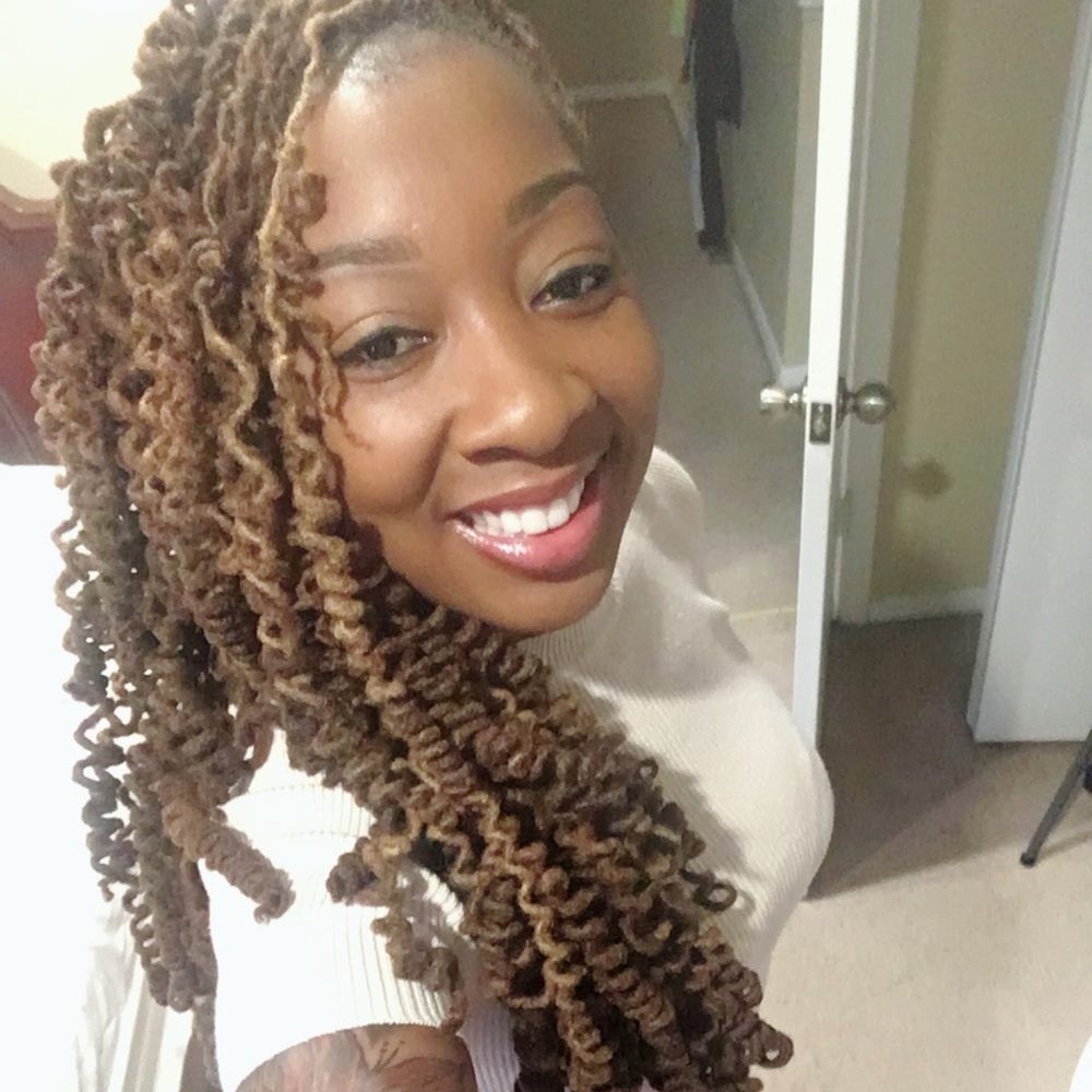 Meet your Posher, April